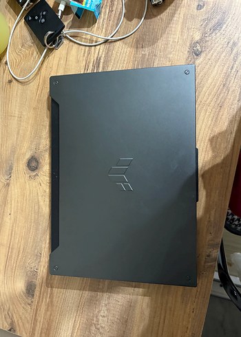 Siyah ASUS oyun laptopu - Görsel 6