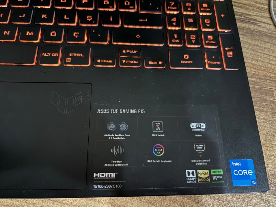 Siyah ASUS oyun laptopu - Görsel 5