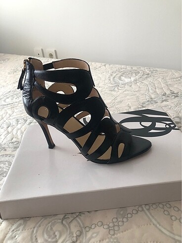 Nine west siyah deri topuklu ayakkabı