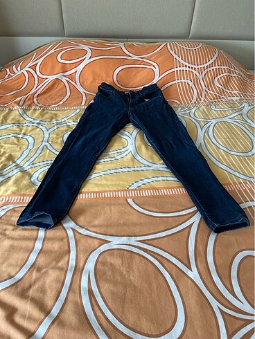 Orijinal levis lacivert likralı pantolon bel ölçüsü 72 cm ağ kıs