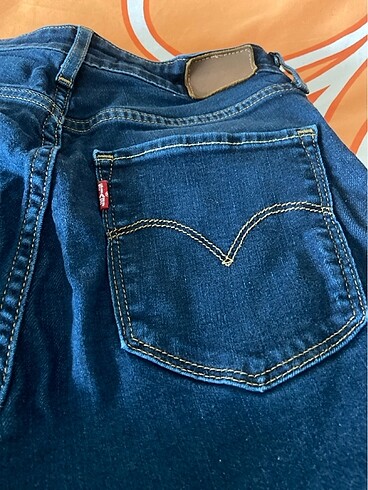 27 Beden Orijinal levis lacivert likralı pantolon bel ölçüsü 72 cm ağ kıs