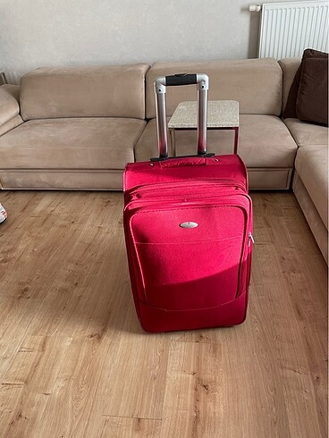 Pierre Cardin marka büyük boy valiz en 41 cm boy 62 cm , valiz 