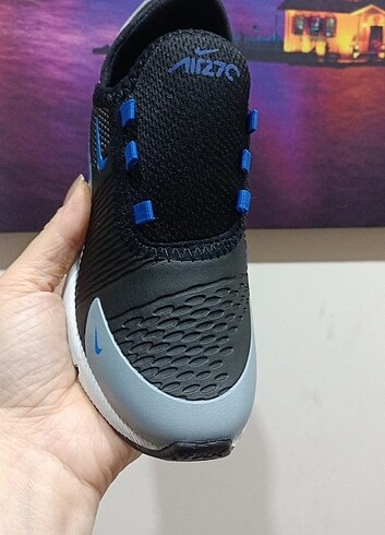 34 Beden mavi Renk Nike 270