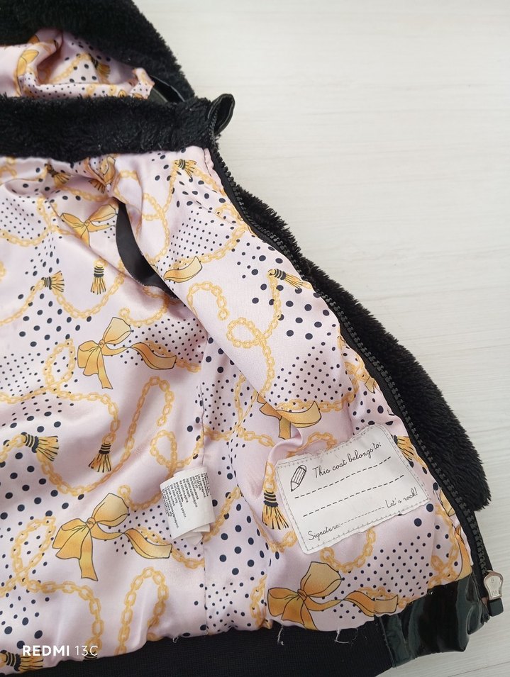 Kız Çocuk Siyah Kürklü Kapüşonlu Mont - Görsel 2