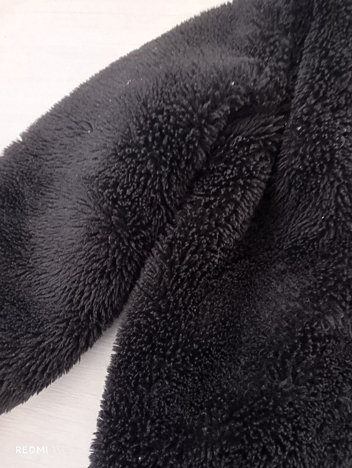 Kız Çocuk Siyah Kürklü Kapüşonlu Mont - Görsel 3