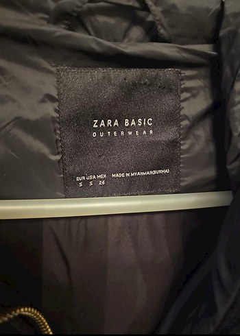 Siyah Kapüşonlu Kadın Kış Montu kol büzgü detaylı - Görsel 2