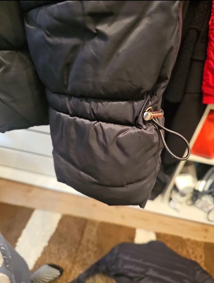 Siyah Kapüşonlu Kadın Kış Montu kol büzgü detaylı - Görsel 5