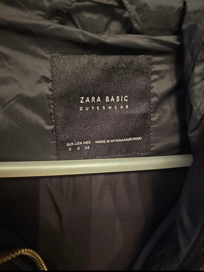 Siyah Kapüşonlu Kadın Kış Montu kol büzgü detaylı - Görsel 2