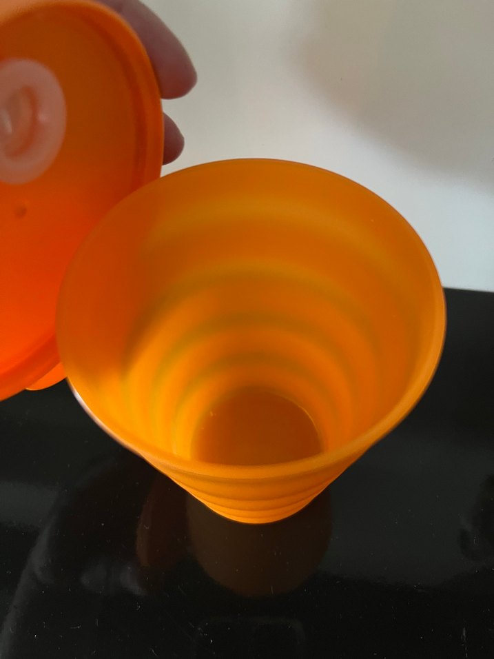 Turuncu Plastik Kapaklı Bardak - Görsel 3