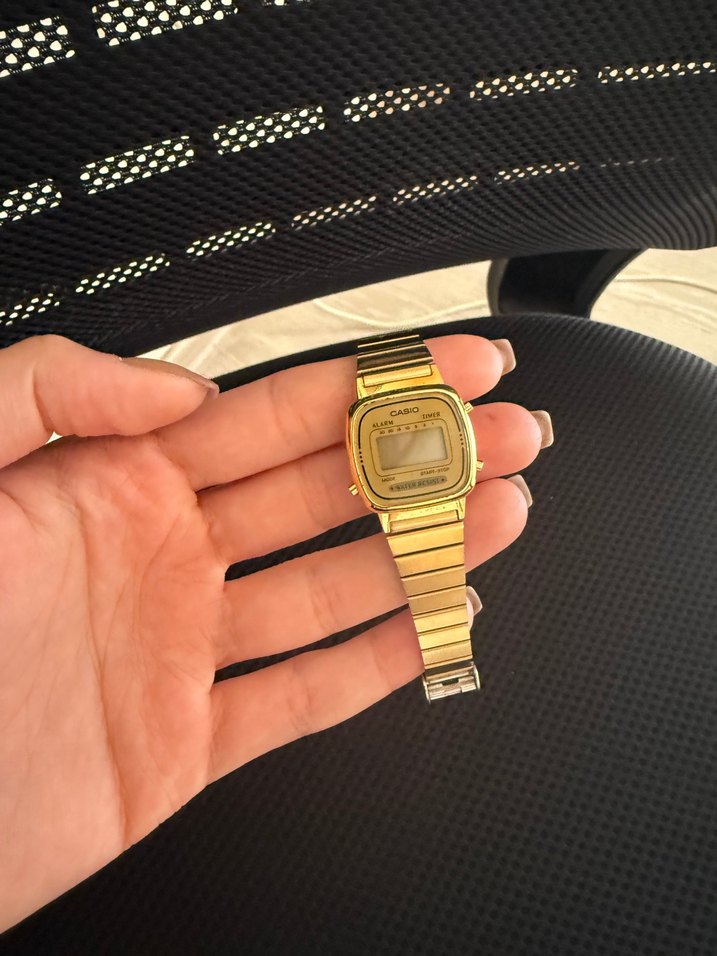 Casio Altın Renk Dijital Kadın Kol Saati - Görsel 2