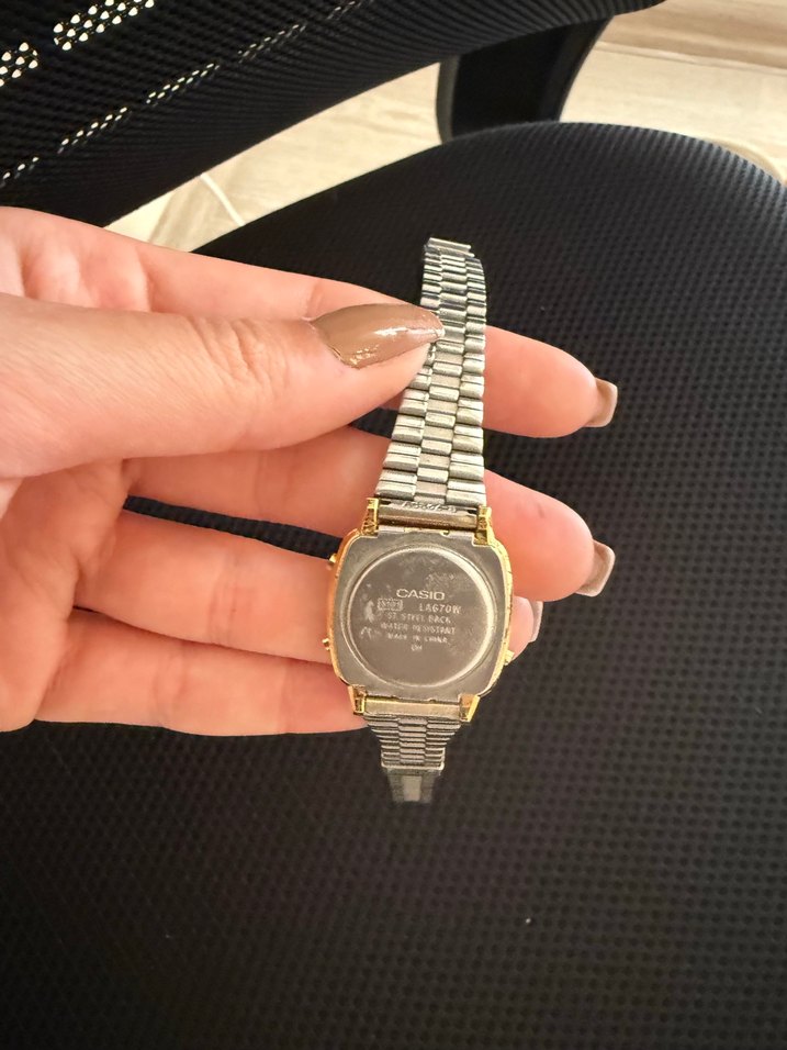 Casio Altın Renk Dijital Kadın Kol Saati - Görsel 5