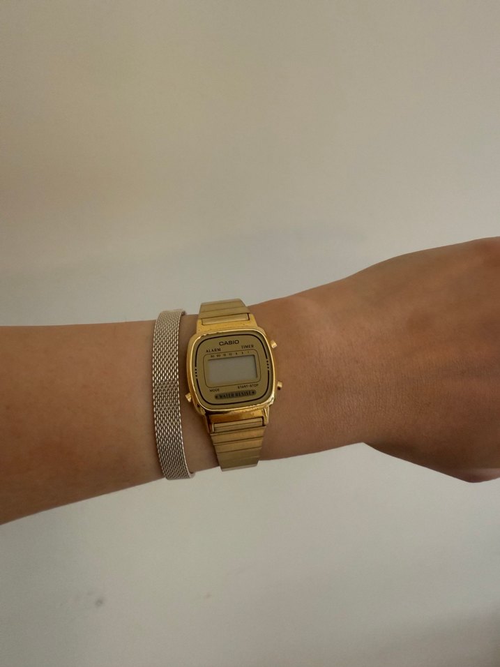 Casio Altın Renk Dijital Kadın Kol Saati - Görsel 4