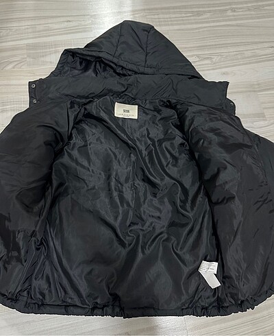 xs Beden siyah Renk Stradivarius şişme mont