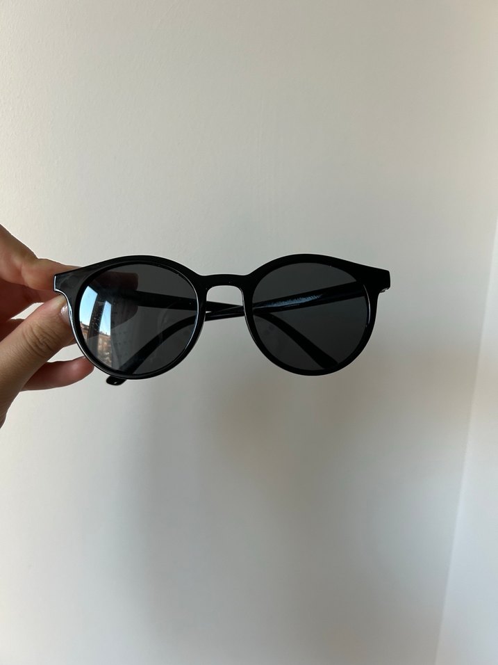 Siyah Güneş Gözlüğü - Görsel 2