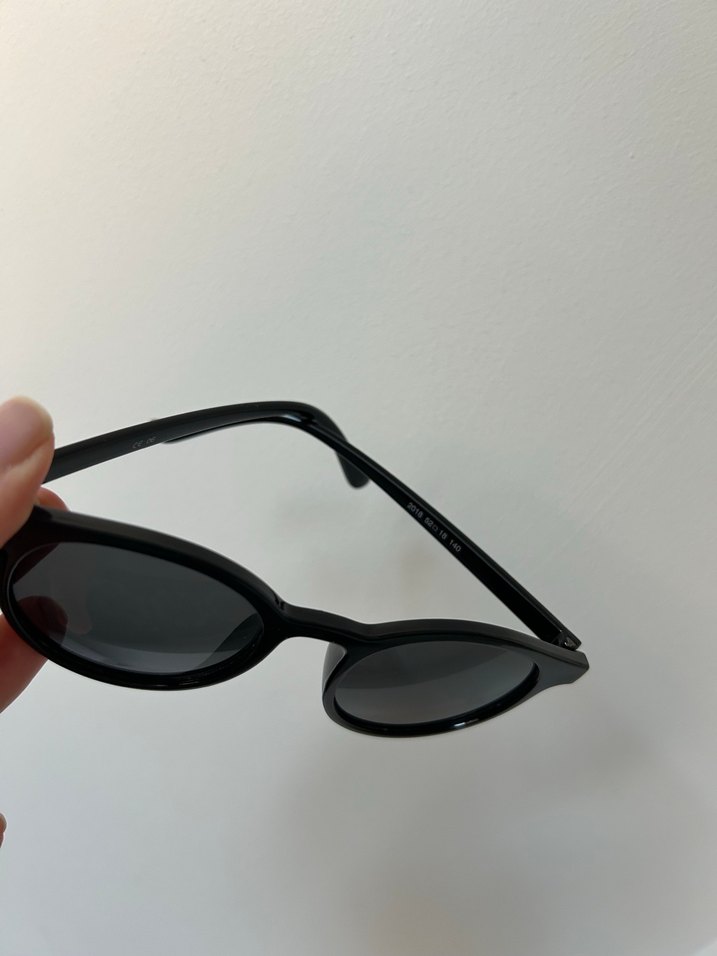 Siyah Güneş Gözlüğü - Görsel 4