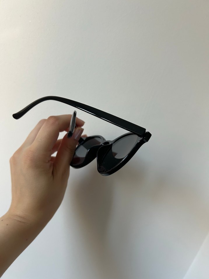 Siyah Güneş Gözlüğü - Görsel 3