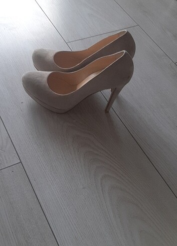 Bağcıklı topuklu çok güzel bir model - Görsel 4