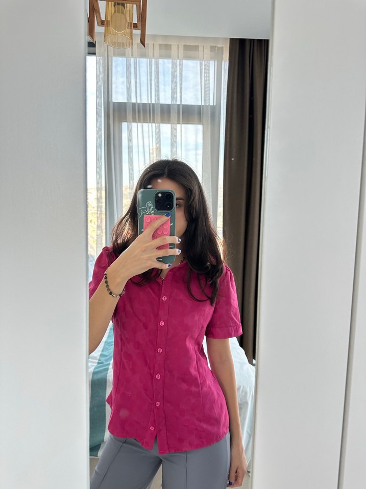 Düğmeli V Yaka Parlak Pembe Kadın Gömlek - Görsel 2