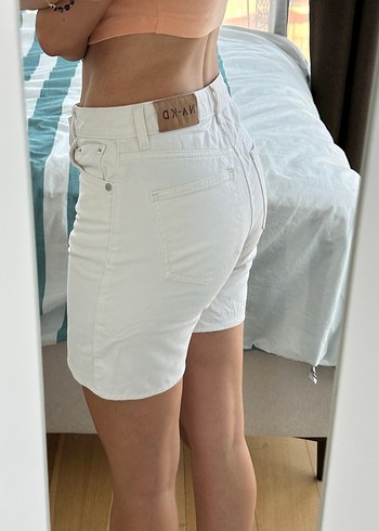 Beyaz Denim Şort - Görsel 4