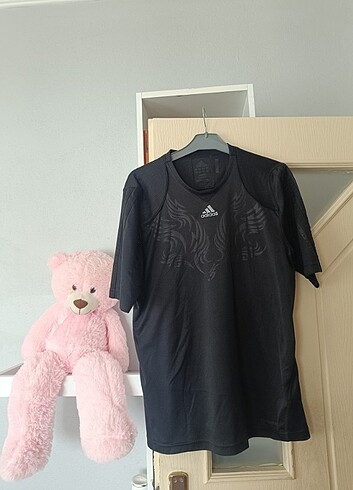 Adidas t-shirt