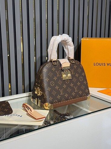 Louis Vuitton Louis vuitton alma trunk