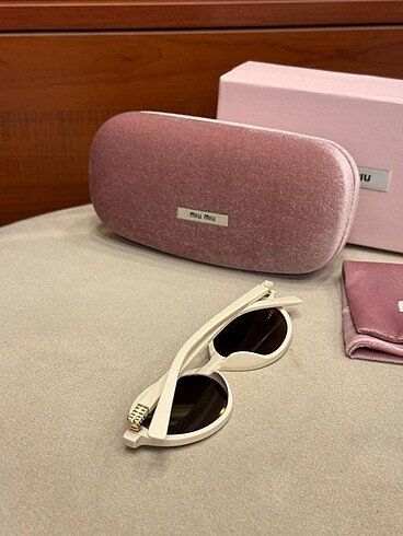 Beden Miu Miu eyewear sunglasses