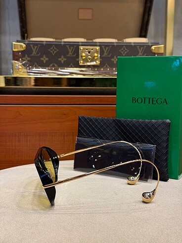 Beden Bottega Veneta Eyewear Sunglasses