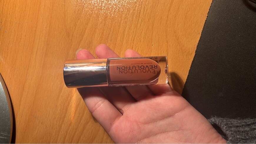 Revolution Pout Bomb