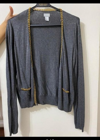 Zincir Detaylı Gri V Yaka Triko Hırka - Görsel 3