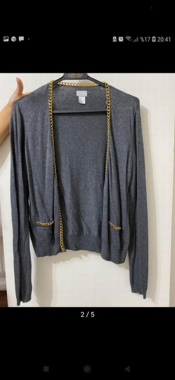 Zincir Detaylı Gri V Yaka Triko Hırka - Görsel 3