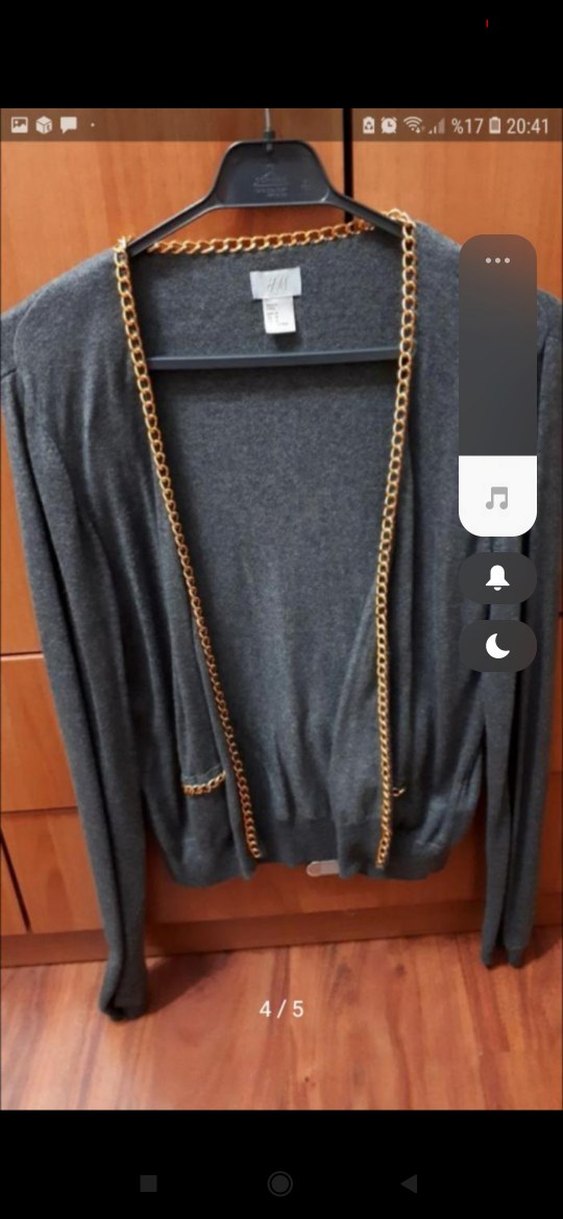 Zincir Detaylı Gri V Yaka Triko Hırka - Görsel 2