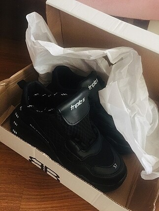BALENCIAGA