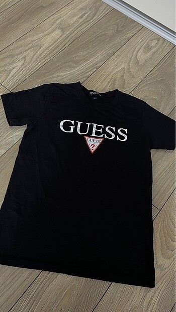 guess tshirt