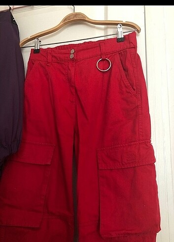 32 Beden kırmızı Renk Bershka kargo pantolon 