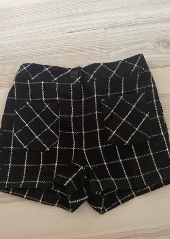Düğmeli Siyah Kareli Mini Şort