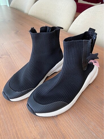 Zara Zara 32 numara siyah örme bot