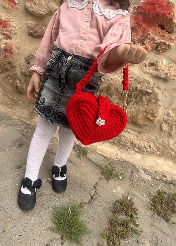 Nakışlı Kırmızı Örgü Kalp Çanta