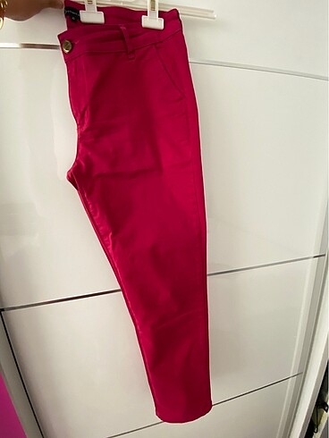 Pembe renk pantolon