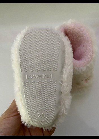 Kızlar için Beyaz Nakışlı Kürklü Ev Terliği - Görsel 3