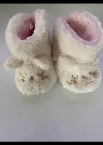 Kızlar için Beyaz Nakışlı Kürklü Ev Terliği - Görsel 2