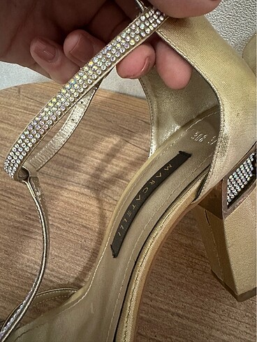 Marcatelli 2 saat giyildi altın renk taş 37 - Görsel 5