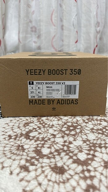 YEEZY BOOST 350