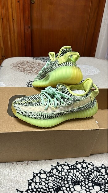 37 Beden YEEZY BOOST 350