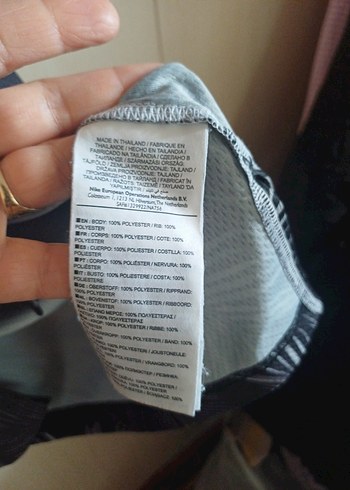 bayan Siyah V Yaka Baskılı Atlet - Görsel 5