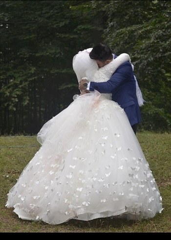 Kelebek desenli Uzun Kollu Beyaz Prenses Gelinlik - Görsel 2