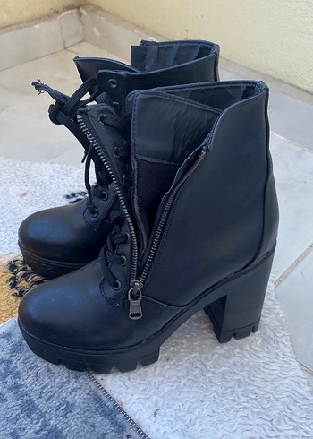 Siyah Deri Gizli Fermuarlı Kadın Dolgu Topuk Bot - Görsel 3