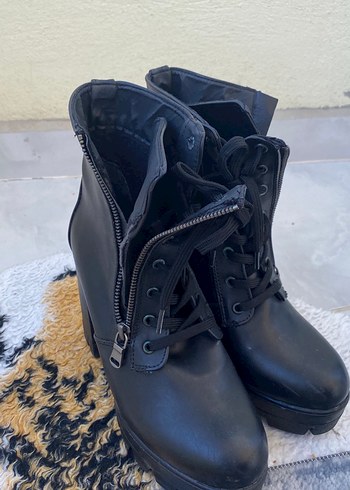 Siyah Deri Gizli Fermuarlı Kadın Dolgu Topuk Bot - Görsel 2