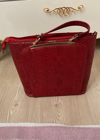 Kırmızı Deri Yılan Desenli Kadın Çanta - Görsel 2