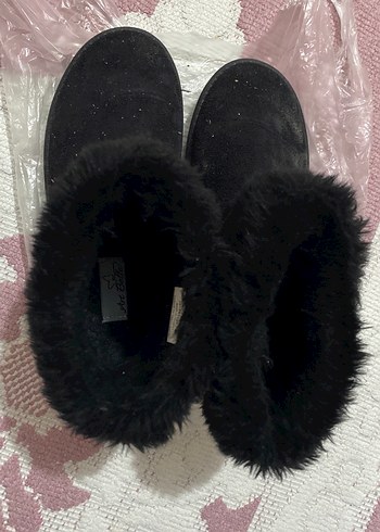 Siyah Kürklü Kadın Bot - Görsel 5