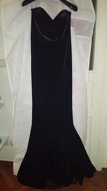Siyah Straplez Kadife Uzun Elbise